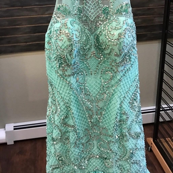 Sherri Hill Dress. - Picture 3 of 5